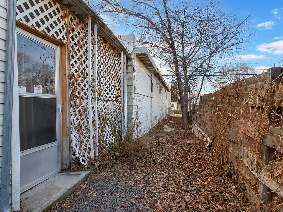 303 Jackson St