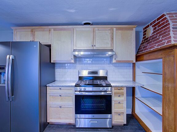 4th image of 106 W Walnut St