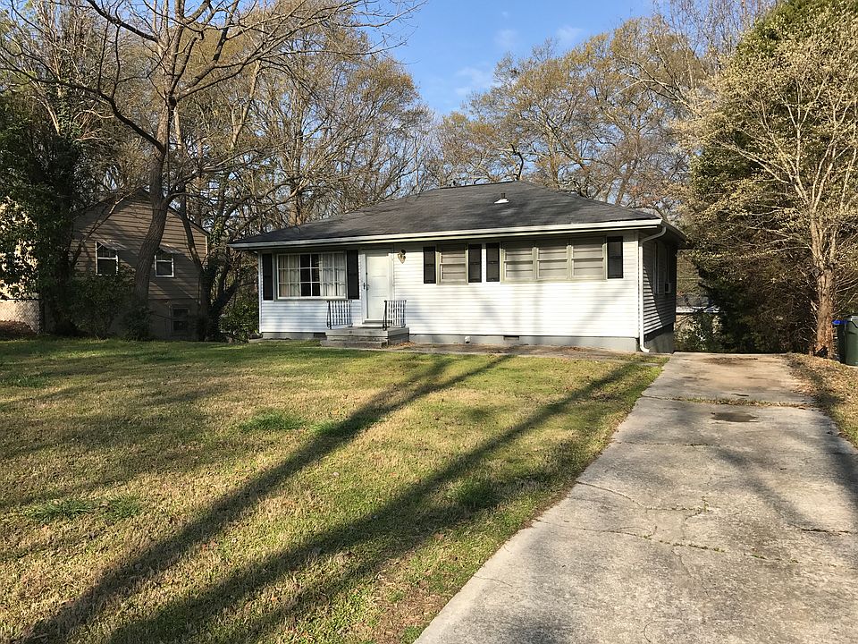 nice level front yard