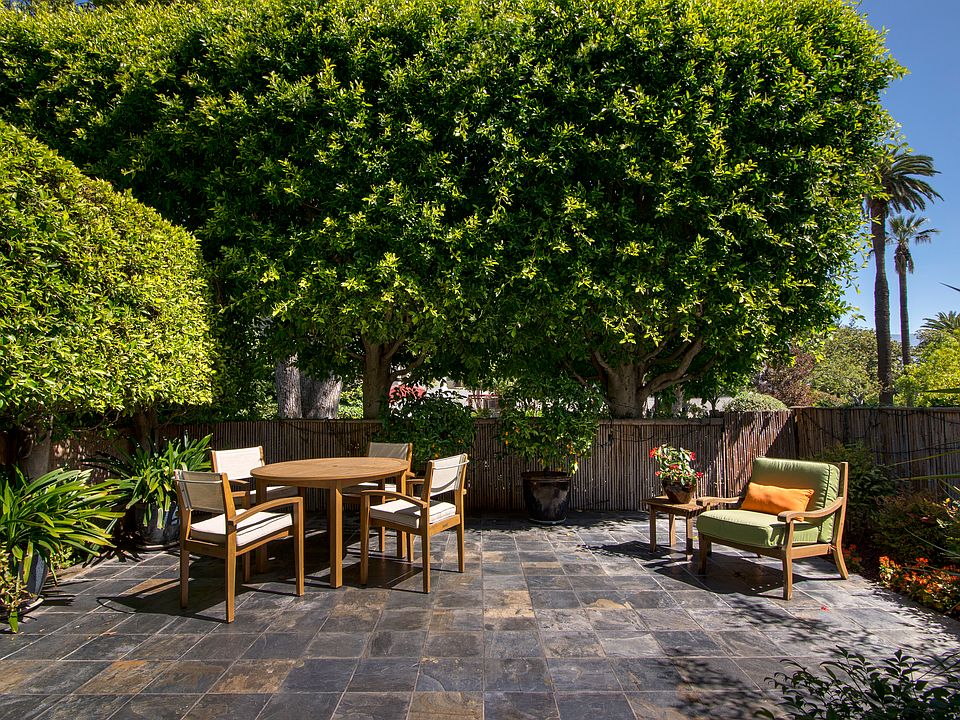 private patio off living rm