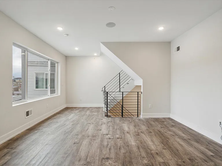 1829 E Sergeant St #8 — Photo 10