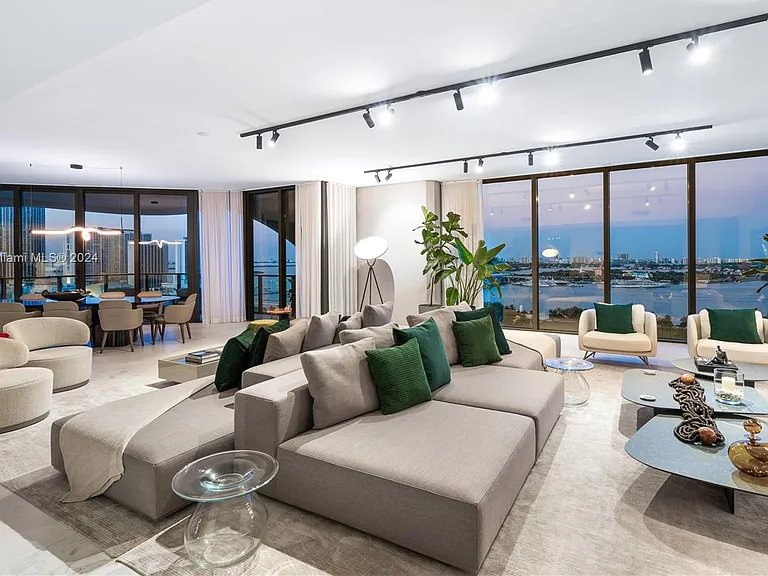 1000 Biscayne Blvd #2402 — Photo 7