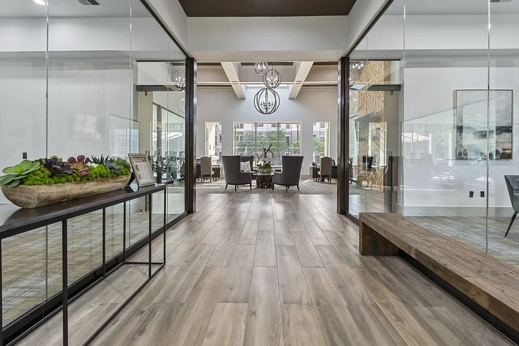 Oakville Apartments — Photo 4