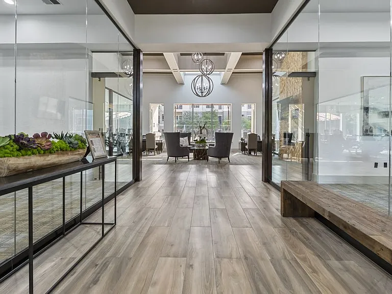 Oakville Apartments — Photo 4