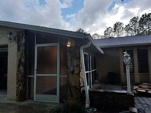Front screened area