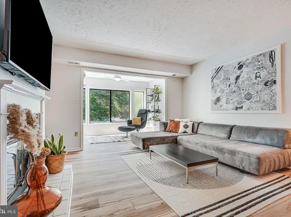 2237 Hunters Run Dr #2237, Reston, VA 20191