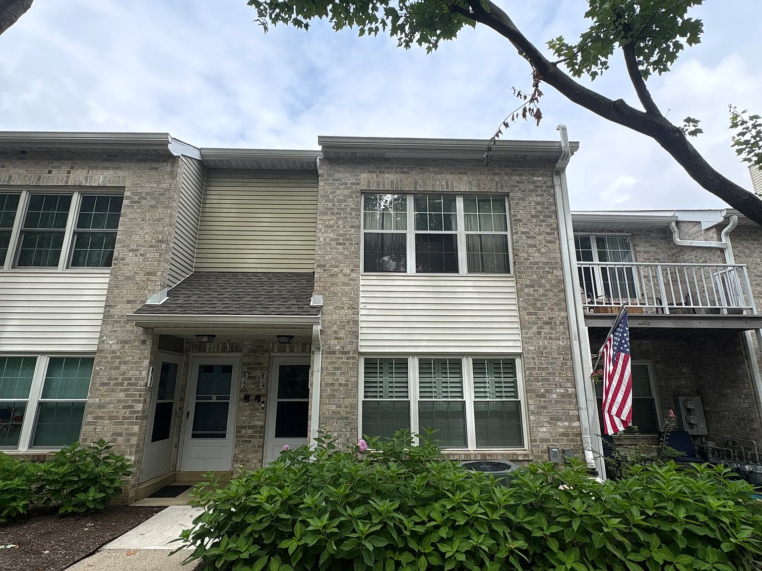 2 bed, 1150 sqft, $2,400 — Photo 2