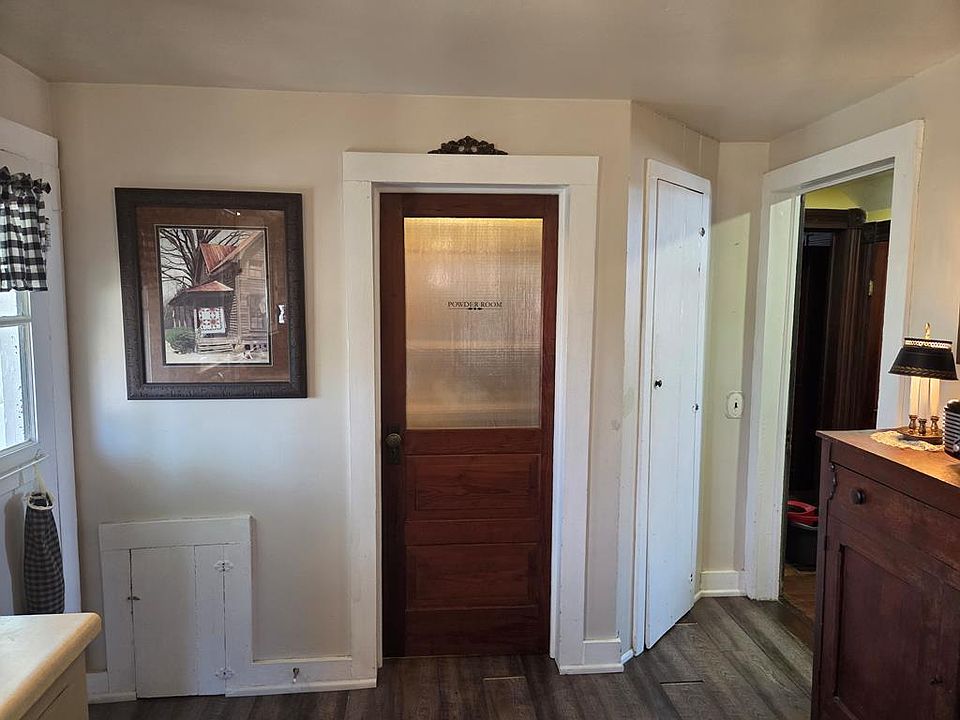16th image of 109 Parsonage Ave
