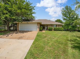 106 Marys Ln, Weatherford, TX 76086