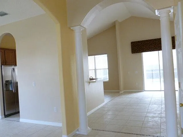 4 bed, 2442 sqft, $2,850 — Photo 3