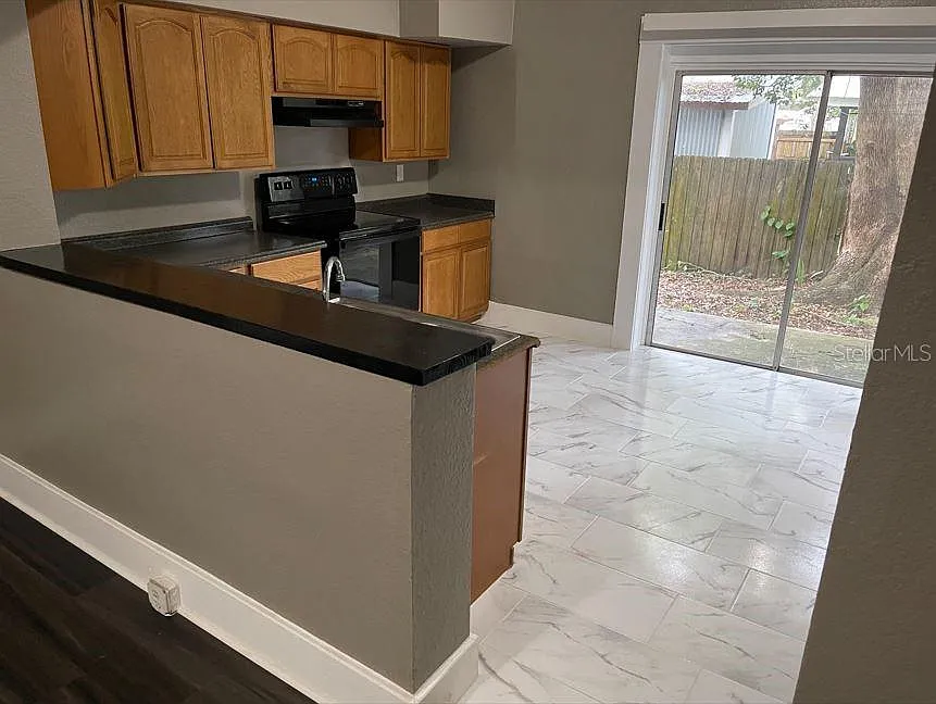 3 bed, 2.0 bath, 2000 sqft, $1,899 — Photo 4