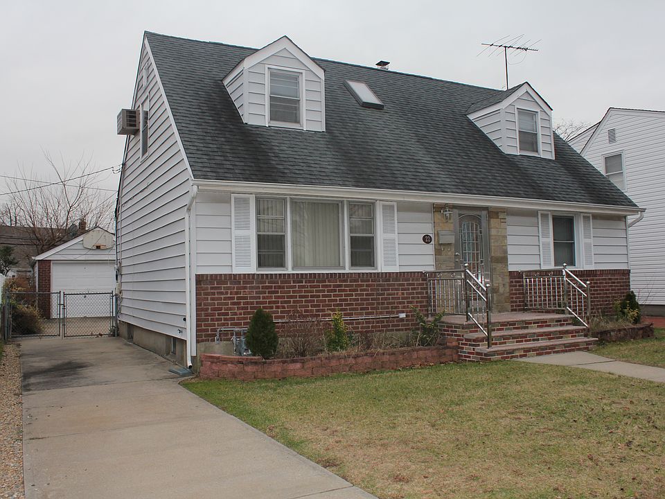 1st image of 22 Tenafly Dr