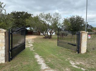 429 Palo Alto Dr, Von Ormy, TX 78073