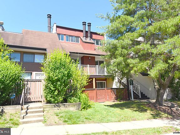 3rd image of 3909 Woodhue Pl #8