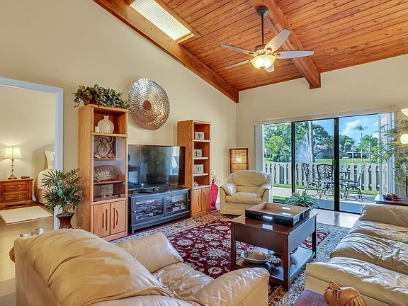 Home For Sale In Woodberry Lakes