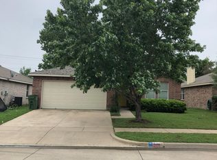 638 Silvertop Rd, Arlington, TX 76002