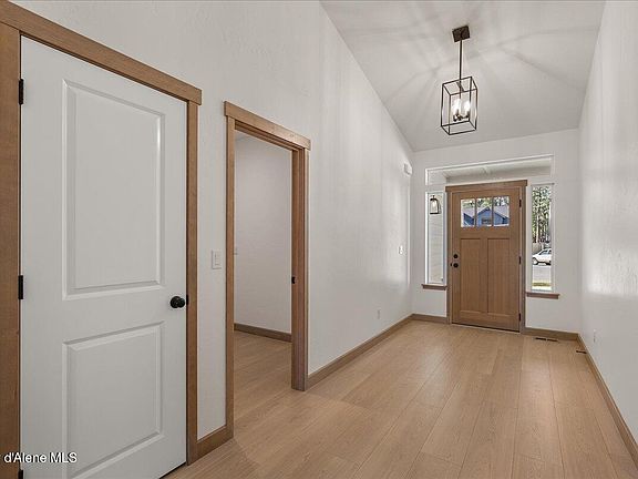 5th image of 2060 E Plaza Ct