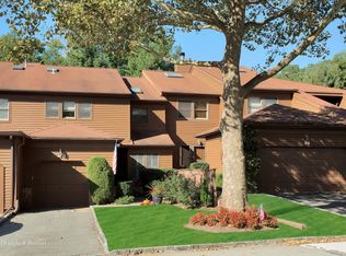 23 Hunt Ct, Jericho, NY