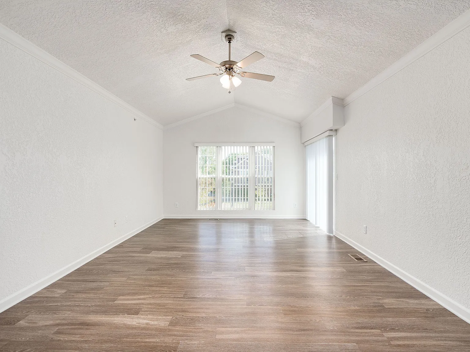 Aberdeen of Brighton Apartments — Photo 2