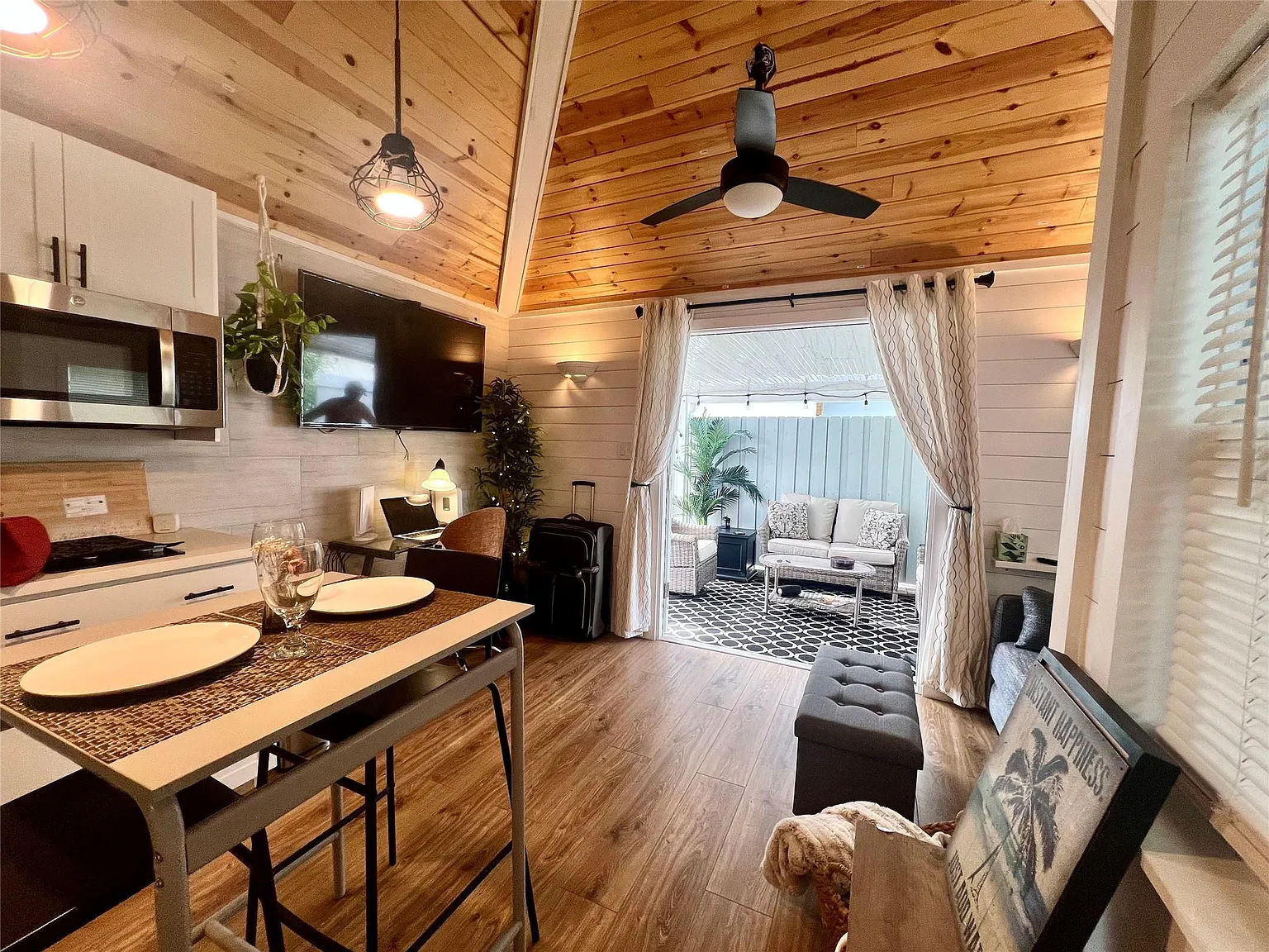 1 bed, 1.0 bath, 336 sqft, $3,200 — Photo 3