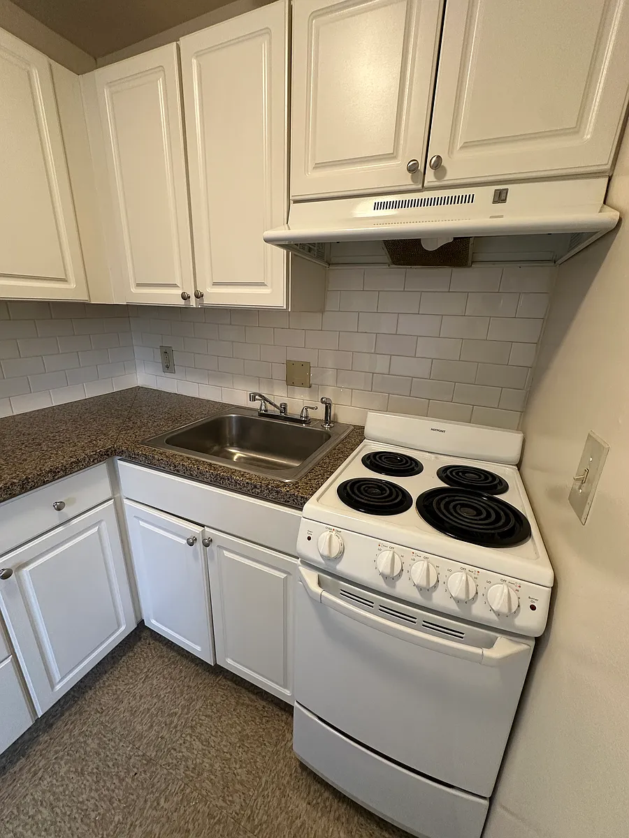 Building Photo - 155 Wayne St #2