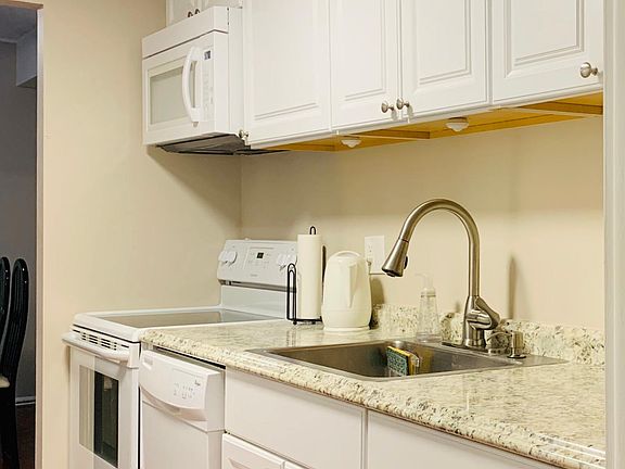 4th image of 27312 Valley Run Dr