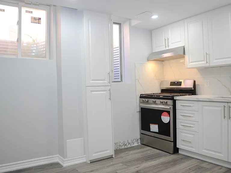 105 Muirland Cres — Photo 3