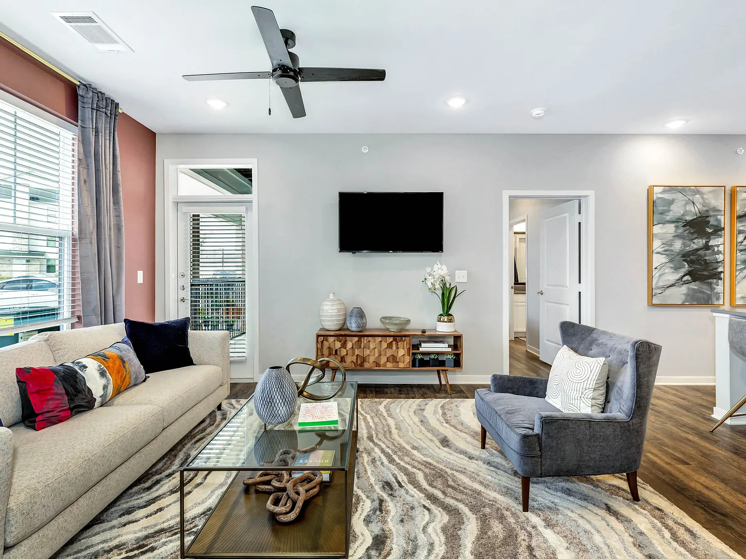 Farmhaus Apartments — Photo 4