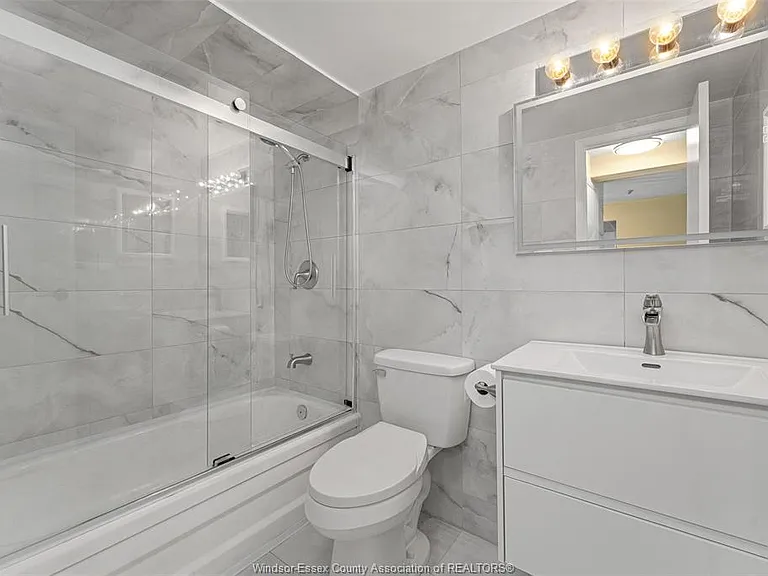 3936 Wyandotte St E #207 — Photo 23