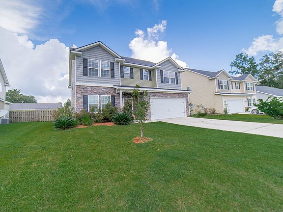 4th image of 126 Endicott Dr