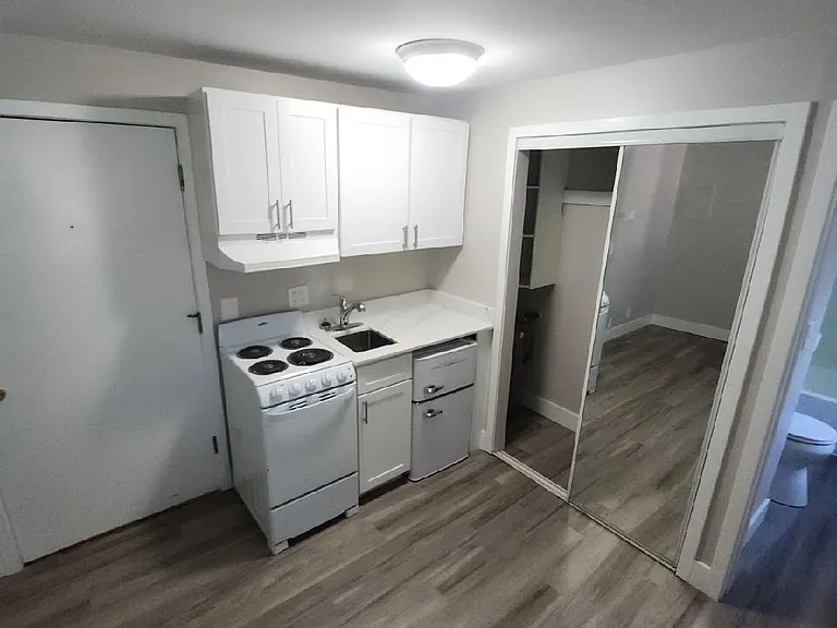 400 E Union St #7 — Photo 4