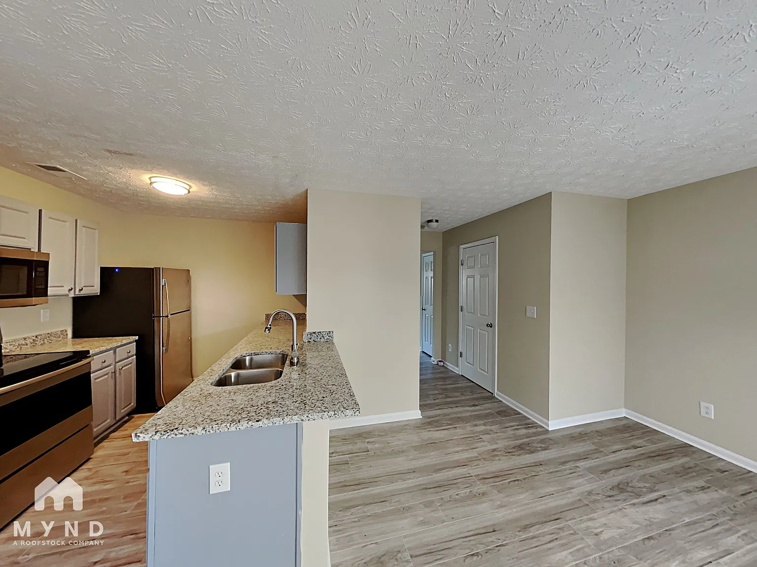 3 bed, 2.5 bath, 1376 sqft, $1,775 — Photo 3