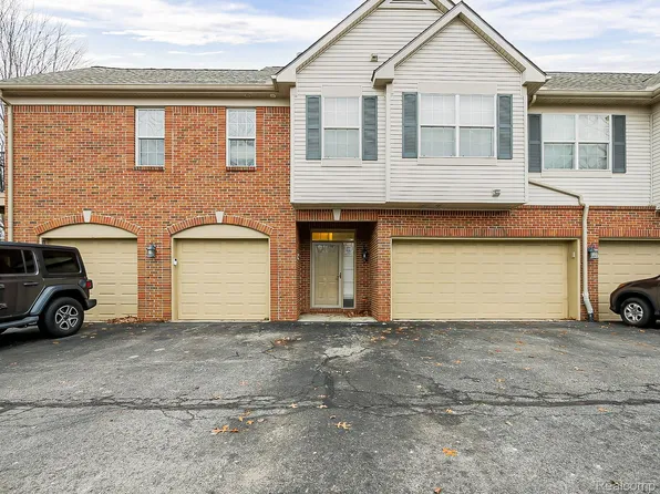 23461 Williamsburg Cir, Woodhaven, MI 48183