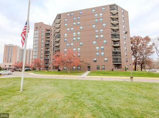 6615 Lake Shore Dr S APT 902, Minneapolis, MN 55423
