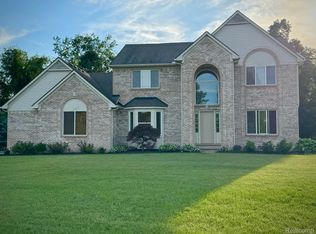 10022 Otter Dr, South Lyon, MI 48178