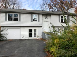 629 Forest Dr, Tobyhanna, PA