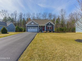 32 Greenbrier Way, Halfmoon, NY 12065