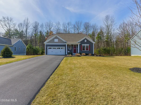 32 Greenbrier Way, Halfmoon, NY 12065