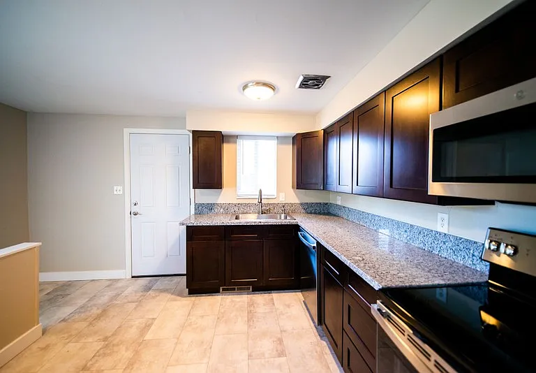 1179 E Blaine Ave #1 — Photo 5
