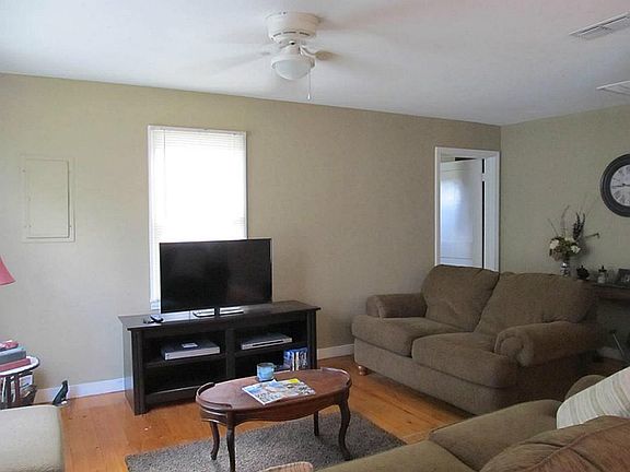 3rd image of 620 E North Main St