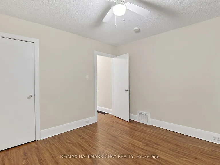 30 Penetang St — Photo 11