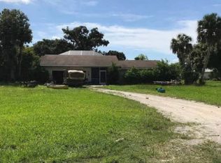 729 Caloosa Estates Dr, Labelle, FL 33935