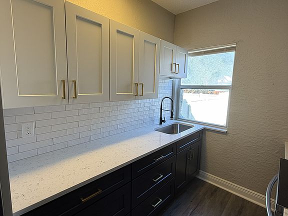 3rd image of 905 James Ave S #A