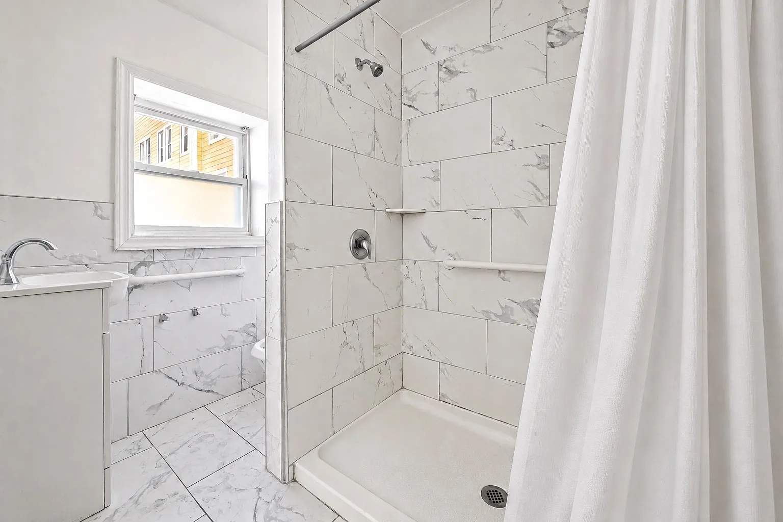 133-135 Saint James Pl — Photo 4