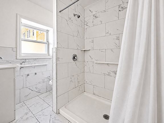 4th image of 133-135 Saint James Pl #35bc0a504