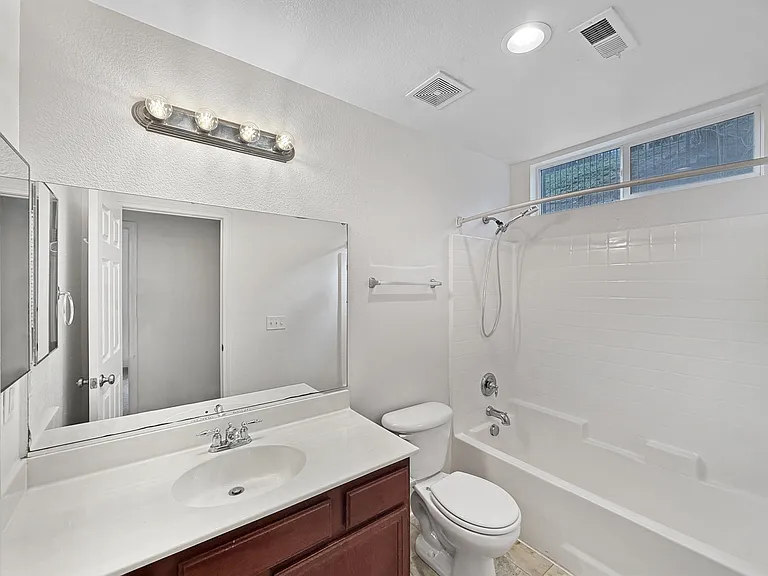 748 Kirkwall Dr — Photo 19