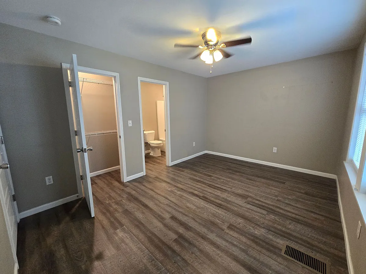 Building Photo - 613 Brister St #106