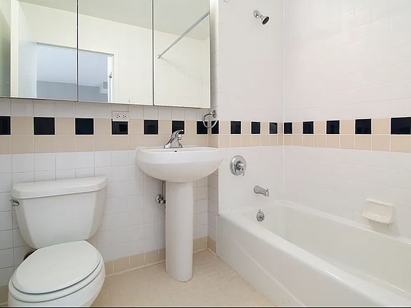 5th image of 152 Ludlow St APT 3C