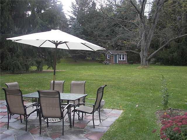 2nd image of 2 Larchwood Dr
