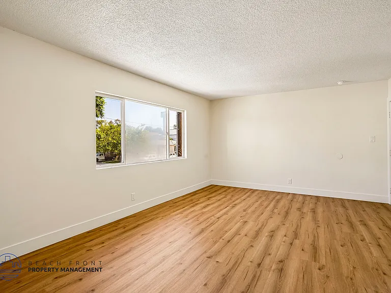 2216 W Wardlow Rd — Photo 7